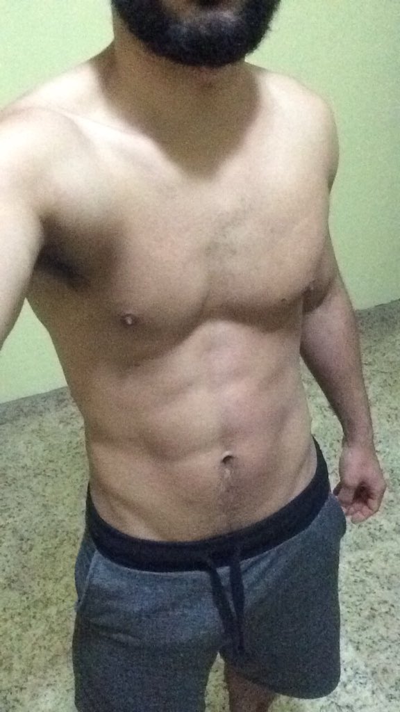 cesar_jbo's tweet photo. A barriga / o rosto https://t.co/BKqeS2V99e