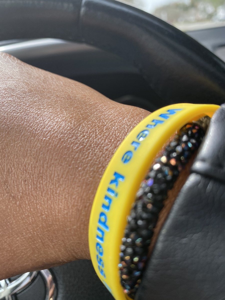 Larra_3's tweet photo. I’m rocking kindness this week. #randomactsofkindessweek #kindSBY https://t.co/wipk8xl8mQ