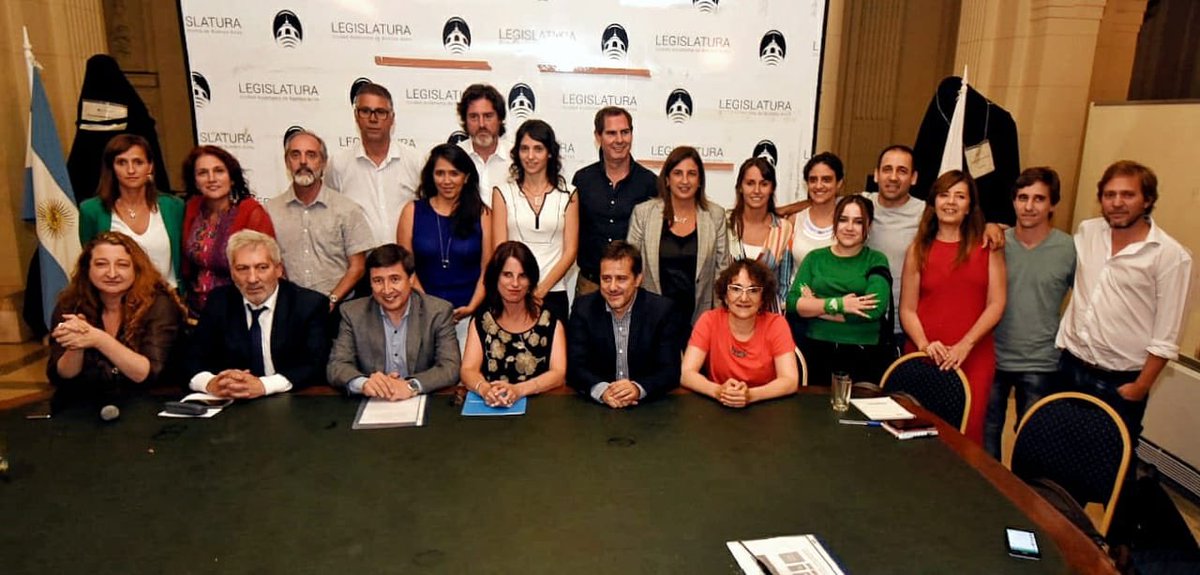 mbarroetavena's tweet photo. Hoy recibimos en la @LegisCABA al ministro @LicDanielArroyo. 
Desde la Ciudad estamos articulando con el @MDSNacion la entrega de 70 mil tarjetas del #PlanAlimentar para asistir a los sectores más vulnerables de nuestro distrito. https://t.co/yFIomt8N94