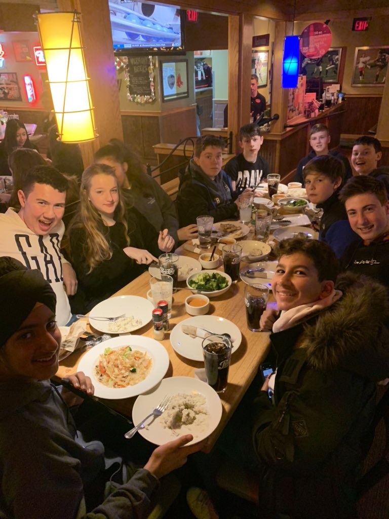 TGAS_PE's tweet image. Final dinner in Killington before we head to NYC early tomorrow, more ski pictures to follow soon! #AppleBees #TGSkiUSA