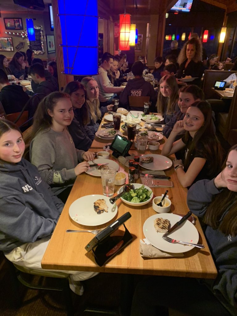 TGAS_PE's tweet image. Final dinner in Killington before we head to NYC early tomorrow, more ski pictures to follow soon! #AppleBees #TGSkiUSA