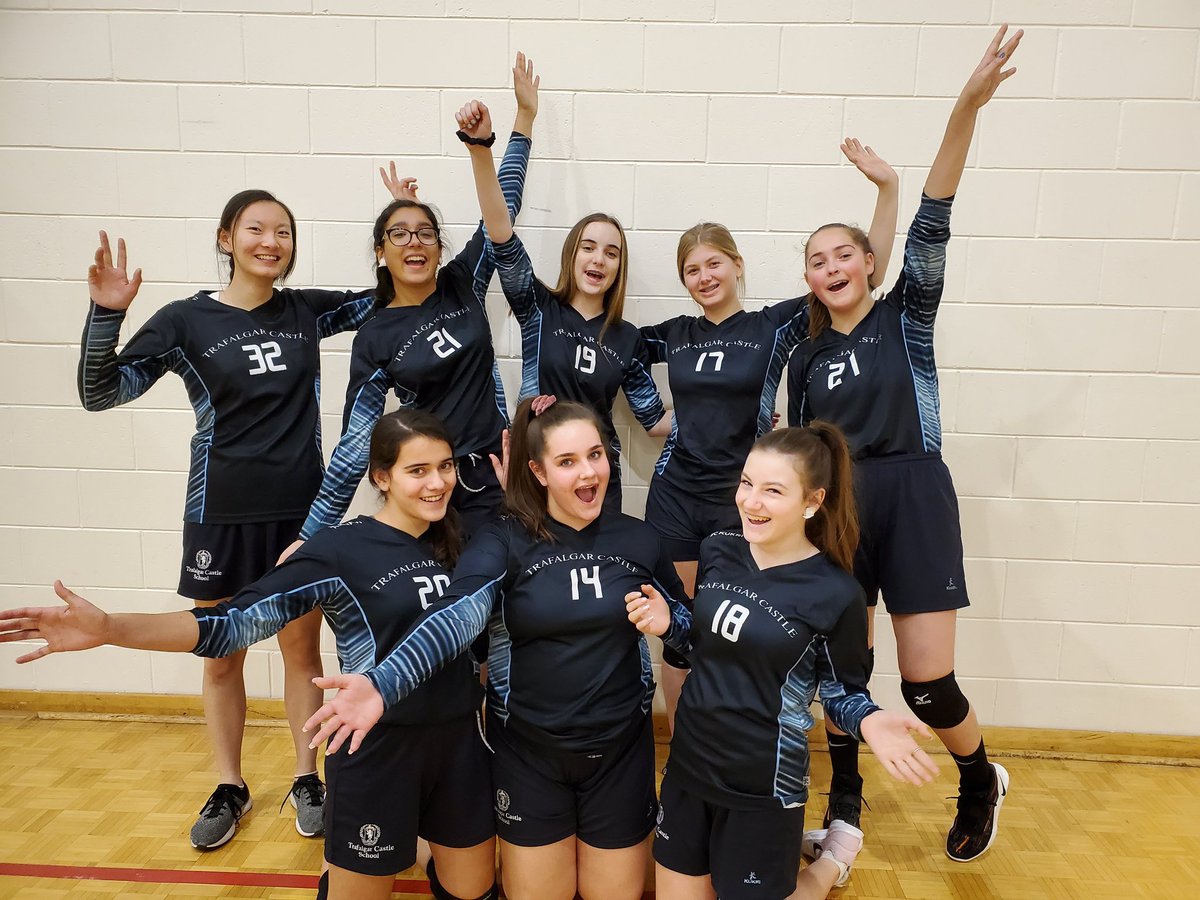 Impressive sportspersonship and energy exemplified by @CrestwoodPrep and @trafalgarcastle as they played their final match of league games tonight. Very proud of these dedicated athletes for an undefeated season. Well done. 🏐