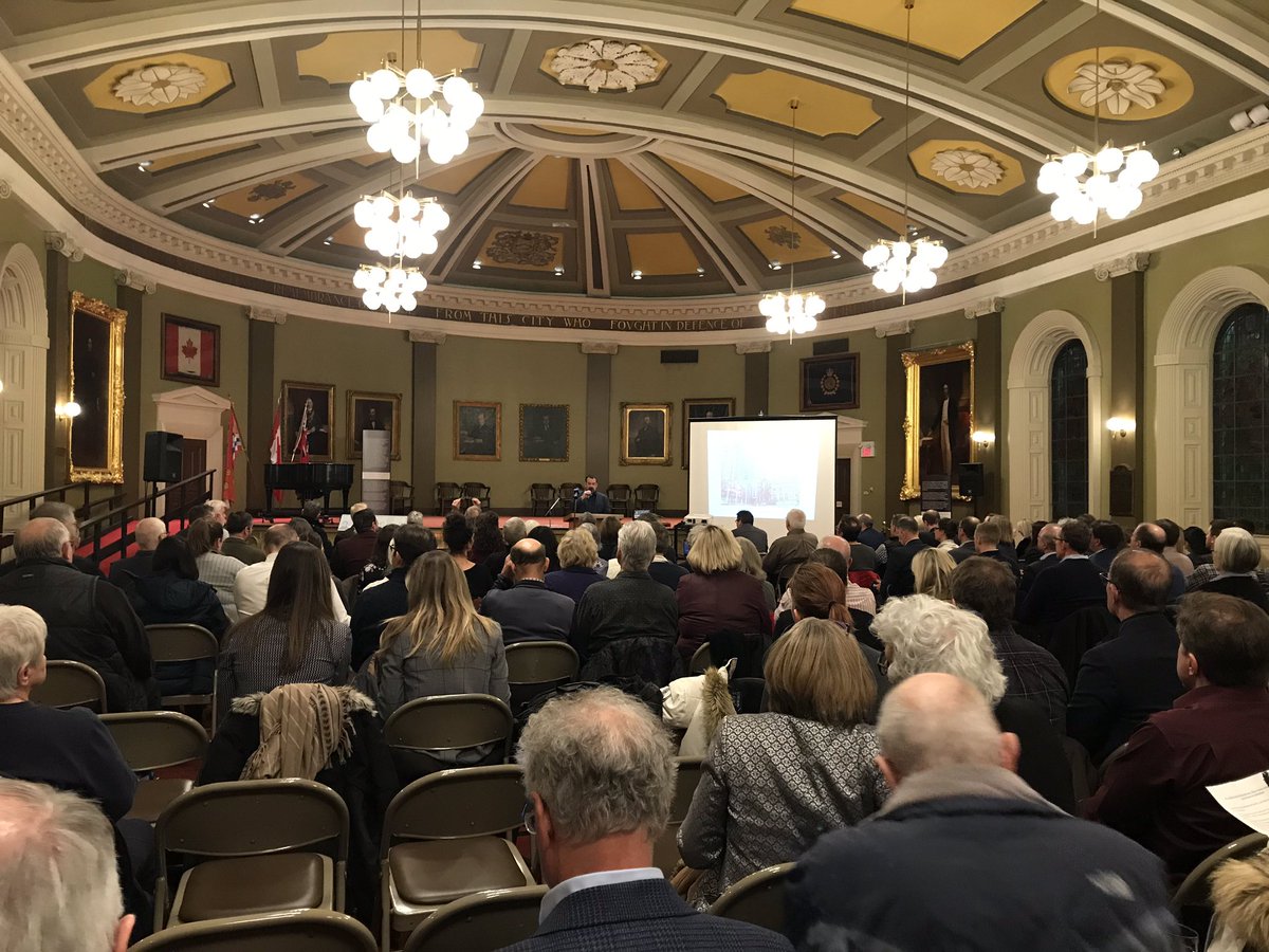 Tim Pater welcomes the guests tonight. #ygk