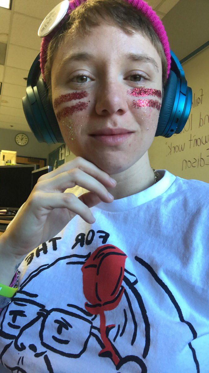 HippieNinjaneer's tweet photo. @JohnnyAkzam #BernieMadeMeMale ๐
https://t.co/Rxhdo9GkcK