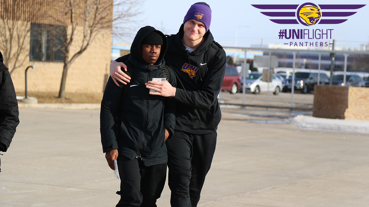 UNImbb's tweet photo. And we're off!✈️
#UNIFlight
#UNIFight https://t.co/JhLsRiUECy