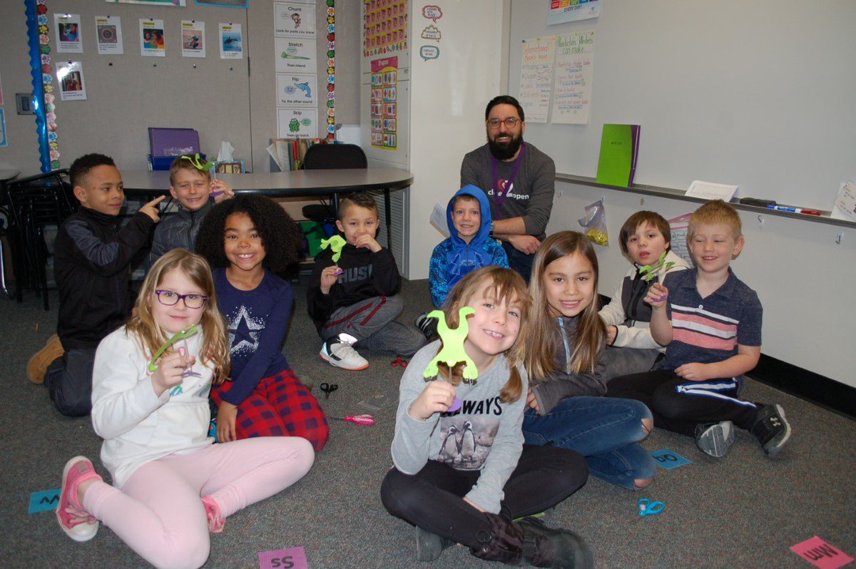 KruseES's tweet photo. Thanks @OtterCares for bringing all the STEM to our Cougars today!! Who knew frogs could fly? 🐸
#Closed2Open #PSDProud https://t.co/QfkBPFxhBv