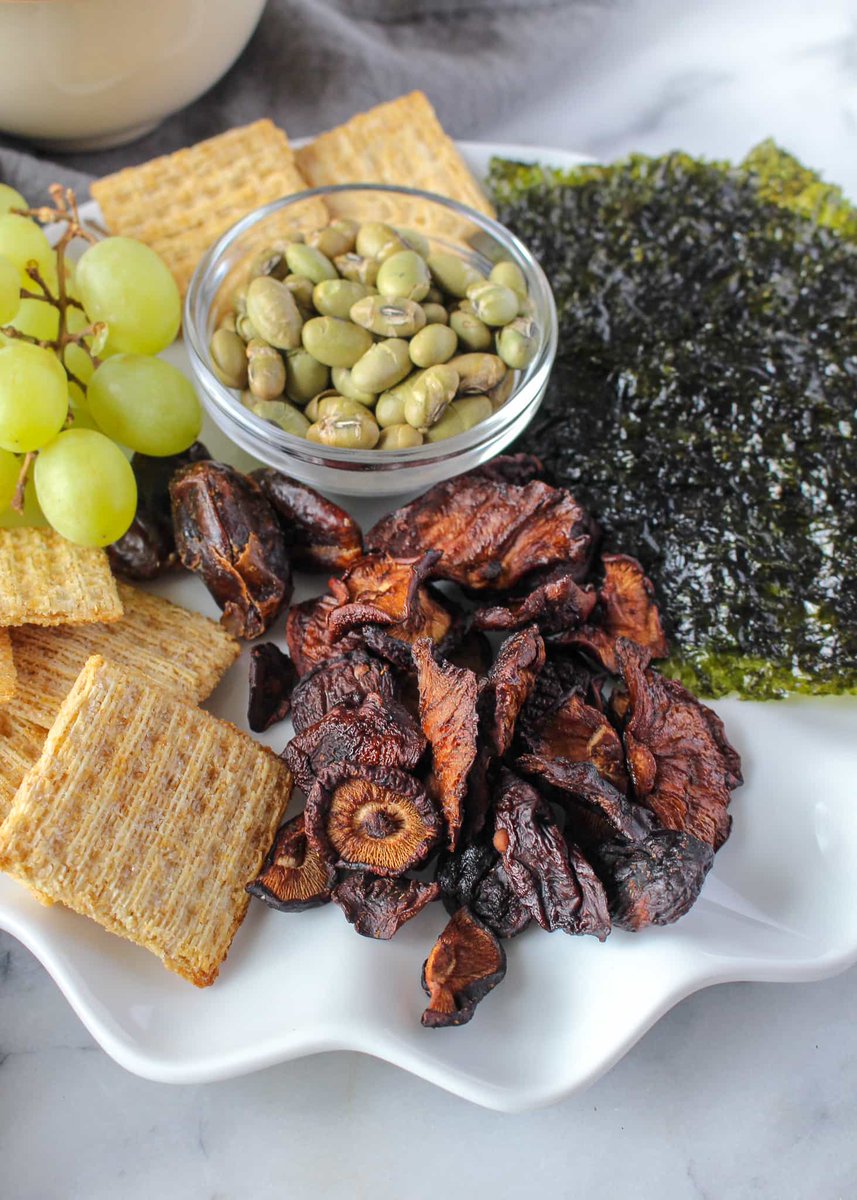 Shiitake Mushroom Jerky is a fun on the go snack that’s packed with nutrients. Get the full recipe >> chelseyamernutrition.com/shiitake-mushr…  #sponsored <a href="/MushroomCouncil/">Mushroom Council</a>
#healthysnacks