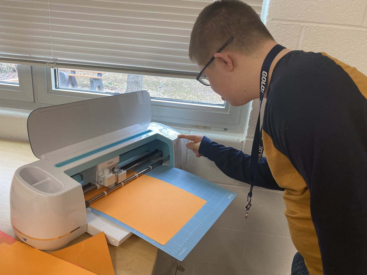 PrivettAthena's tweet photo. Got my students involved in making signs for our first ever #Fanquest this Saturday! Love that @OfficialCricut  allows me the opportunity to make crafting a functional skill! @UnifiedSpartans https://t.co/BbbtH88PpN