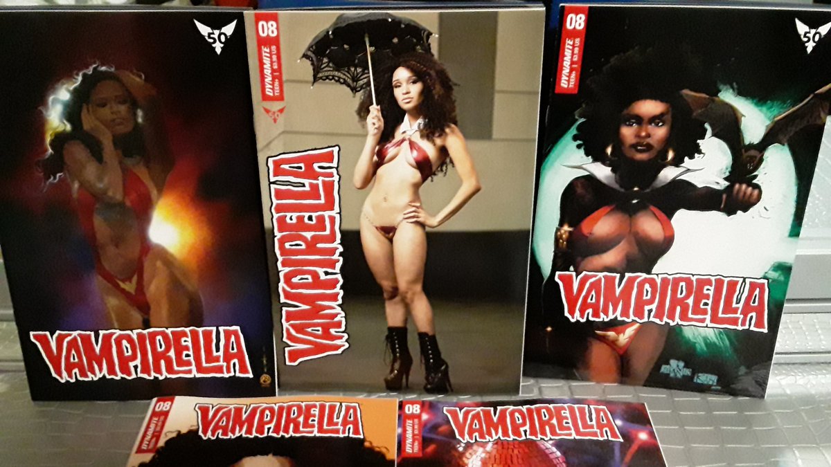 JemalBaraka's tweet photo. Really digging the Vampirella variants this week, got all 5 from @GreenBrainCMX 

@DynamiteComics these are amazing.

#NCBD #Newcomics https://t.co/POtph0oYPE