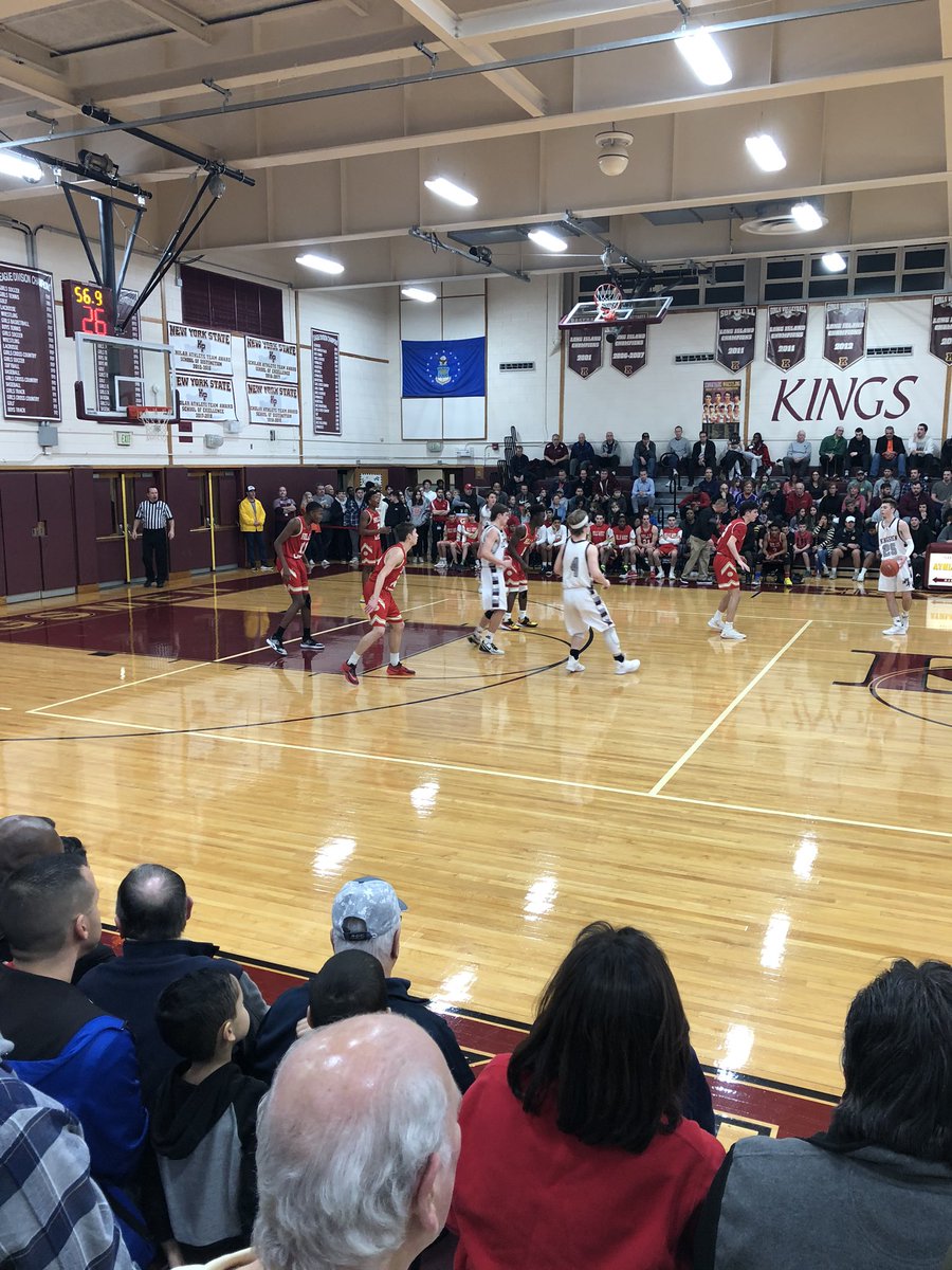 CoachDBenoit's tweet photo. Not many things better than high school basketball playoffs. Juiced up to be in the #WNEmpireState and watching some Long Island hoops. Love seeing guys who get after it on more than just the football field #DualSport #Evolut20n #FutureGBears https://t.co/uAMtiEpne9