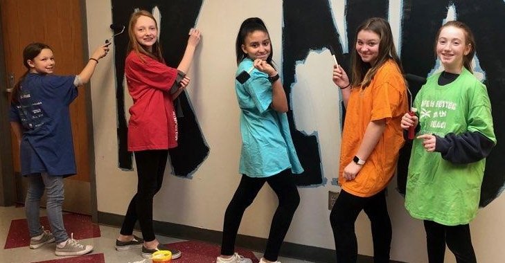 jlmack12's tweet photo. The Take A Stand Club officially started painting our mural today!!! Cool things to come! #kindness #omsjags #takeastand https://t.co/2BZL5PqWpD