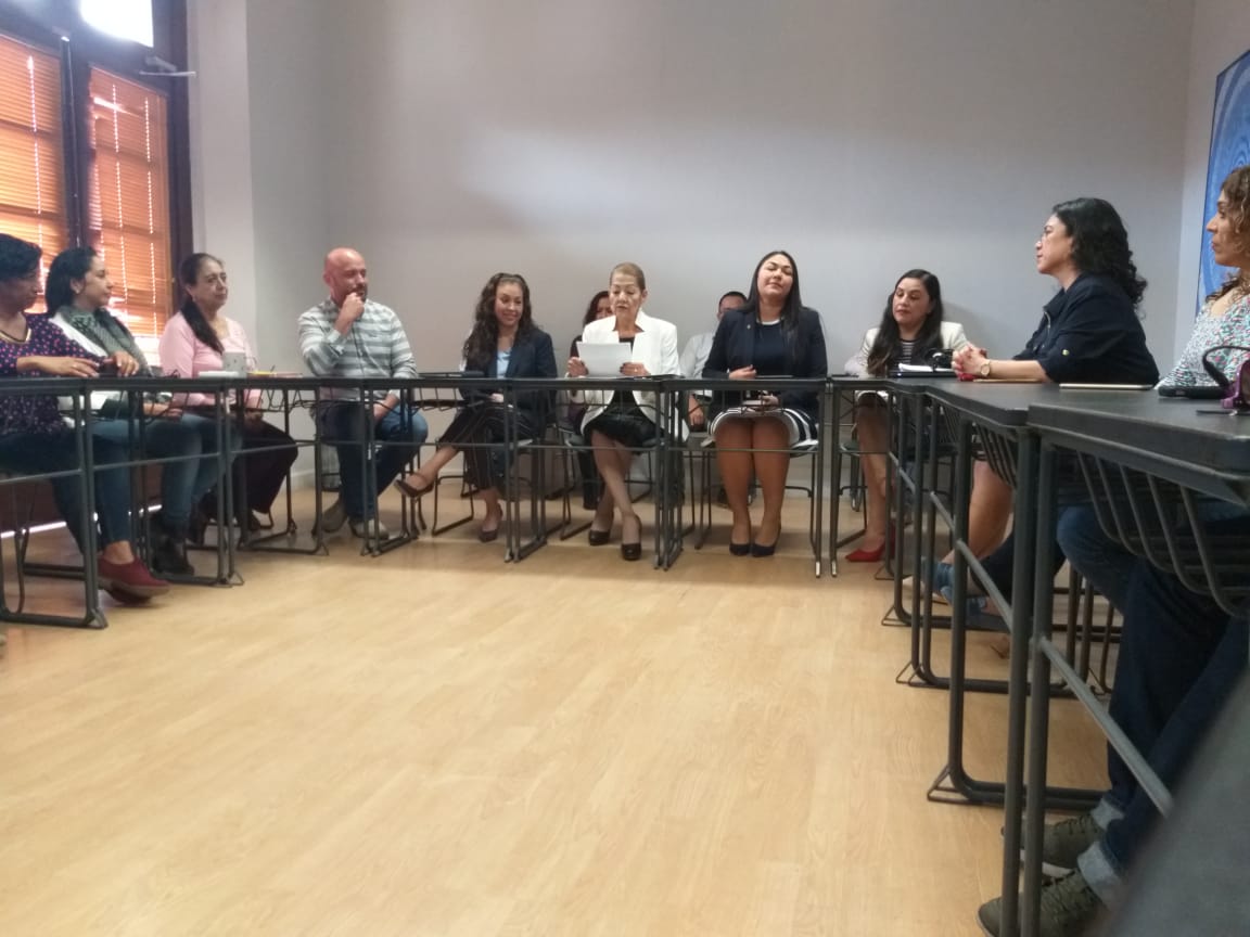 Esta tarde se dio nombramiento a la Mtra. Araceli Argüello Aguilar y a la Dra. Esmeralda Alarcón Montiel como Directora de Fortalecimiento Académico y Jefa del Departamento de Evaluación Académica, respectivamente. 

¡Enhorabuena!