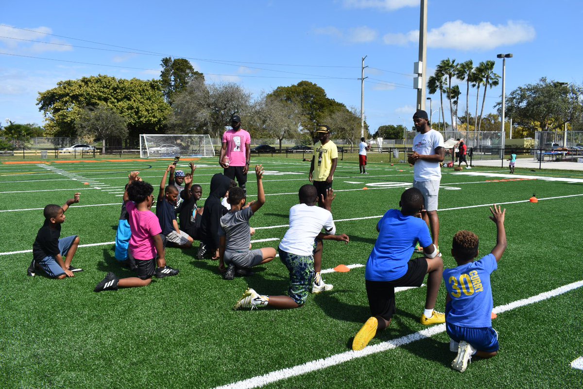 GraceGTraining's tweet photo. Some pics from the Florida Camp s/o to Teddy B. Along with Miami Police Dept for showing love and speaking to the youth about the camp.  #GraceGiven #GG #GCODE #MoreThanFootball https://t.co/L0rKY8Dnuv
