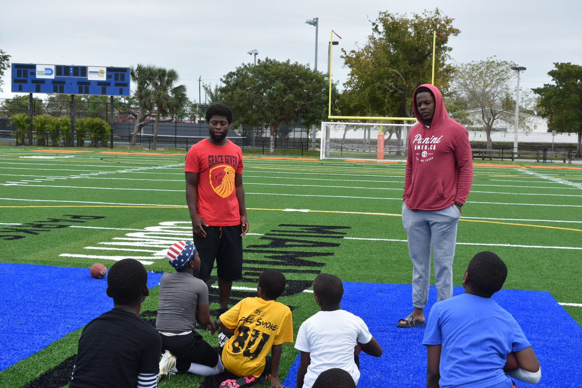 GraceGTraining's tweet photo. Some pics from the Florida Camp s/o to Teddy B. Along with Miami Police Dept for showing love and speaking to the youth about the camp.  #GraceGiven #GG #GCODE #MoreThanFootball https://t.co/L0rKY8Dnuv