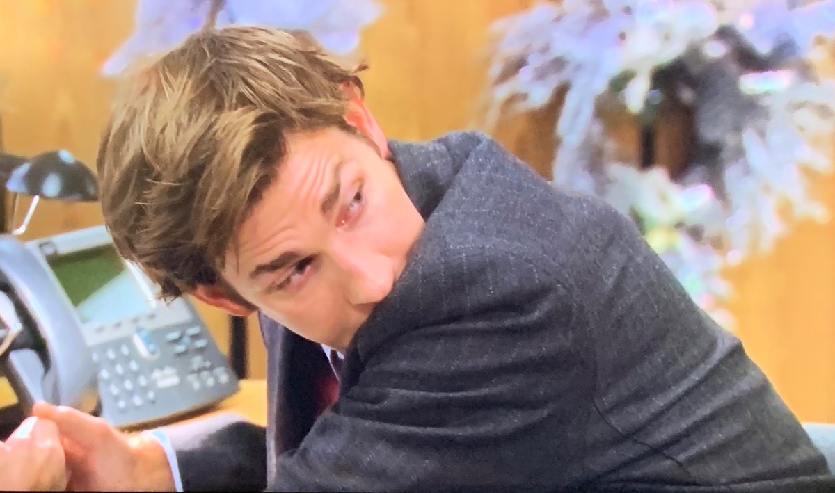 kate_ully's tweet photo. Me: *at the bar with two more shots*
My friends who cut me off ten minutes ago: https://t.co/nliXoEn3xg