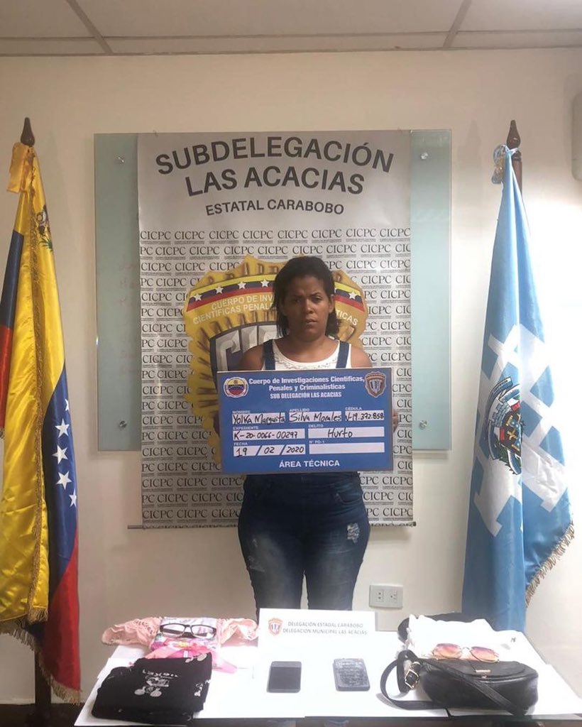 rafaellacava10's tweet photo. Capturada la banda de choros q tenia azotado en los centros comerciales a las tiendas y mini tiendas de celulares. Sigan con el bochinchito de venir a robar de otros estados para Carabobo. Aquí les vamos a dar hasta con el tobo. https://t.co/HBaKdox2RE