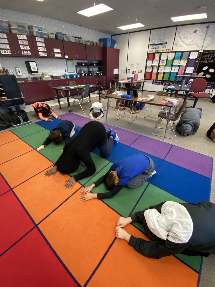 eldridge_class's tweet photo. What a great morning of learning with @1000petals ! We did a plank challenge, practiced new yoga poses and enjoyed #mindfulness. #WeInspireEACH https://t.co/ArZLlP78M7