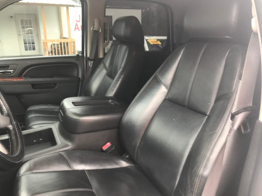 JSAutoLLC's tweet photo. 💥NEW TO OUR LOT💥 Our 2014 CHEVROLET TAHOE LT is a monster! Check out all its details at 
https://t.co/ilqjZgzo0D
-
-
-
#HighlandLakes #ColumbianaAL #LinevilleAL https://t.co/BEBmi3O2Li