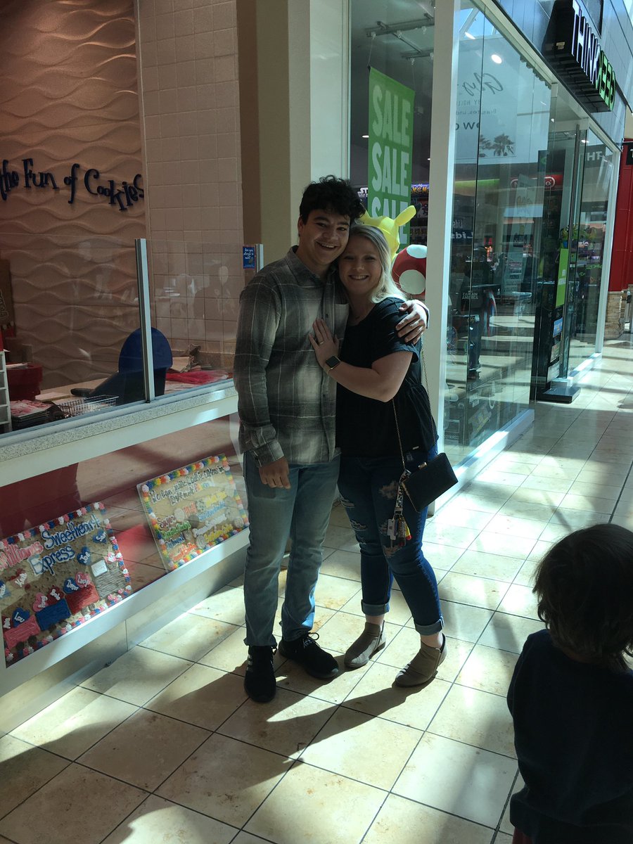 mackenziee1452's tweet image. future mrs. frausto❤️💍 #imengaged