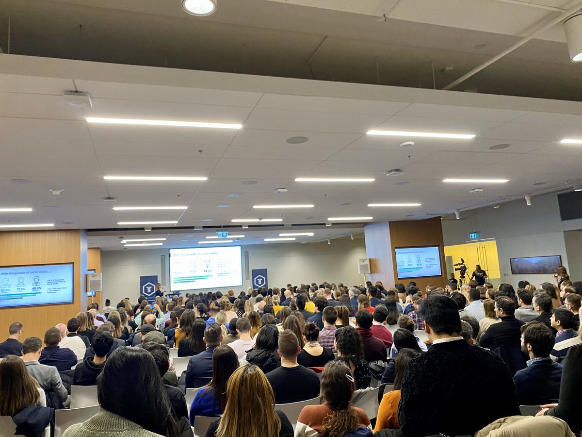 Full house tonight <a href="/TechTorontoOrg/">TechTorontoOrg</a> #infuencermarketing event. If you are looking for a role in social media come over &amp; say hi. #techto