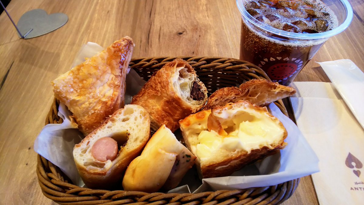 きゃと レイクタウンのハートブレッドアンティークにて パン食べ放題モーニング 幸せ