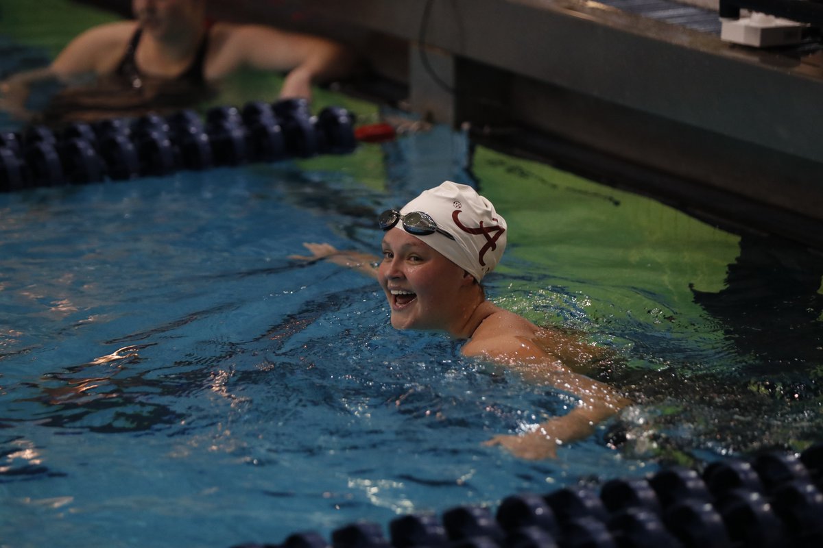 AlabamaSwimDive's tweet photo. Two races for the Alabama women and two records! Kensey McMahon buries the school record in the 500 freestyle, going 4:38.66 and making the podium with a 3rd place finish‼️

#AnotherBamaRecord #BamaSpeed #RollTide https://t.co/DptgfKAxbS