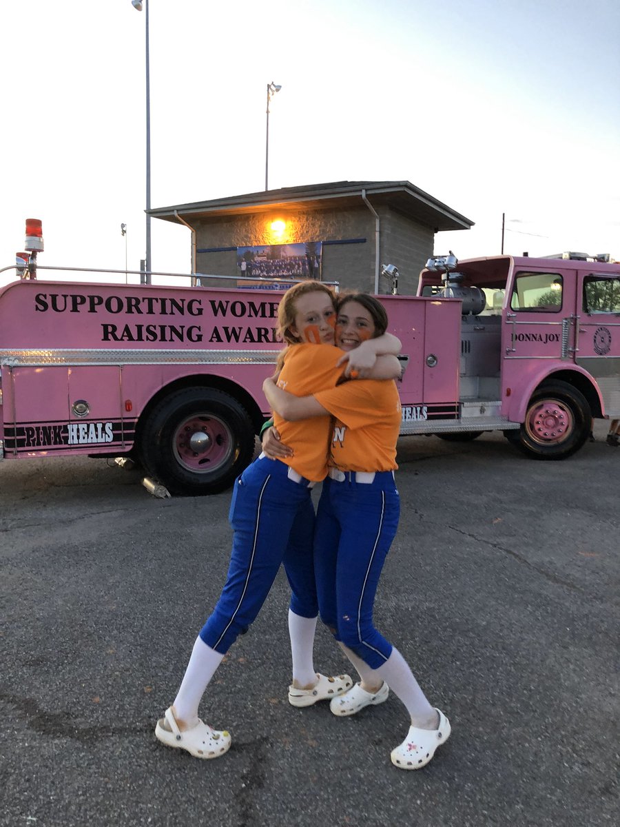 AdkissonSydnee's tweet photo. Can not wait to start off this season with my bestie!! North Hardin softball is always fun!!! https://t.co/SIEudrRajQ