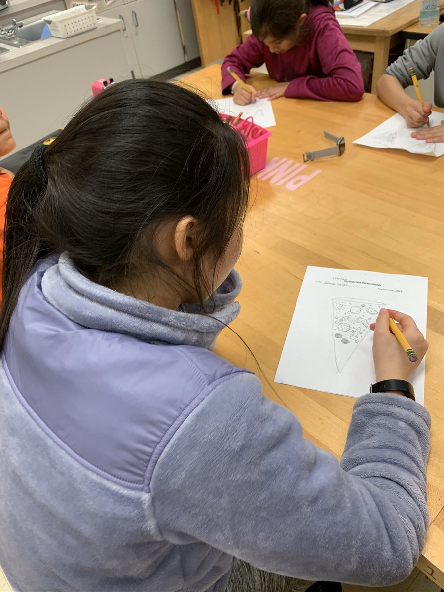 lpoppart's tweet image. Miss Meredith is ROCKING her student teaching at Tridelphia Ridge ES....Gr 5 Ss brainstorm sketches for their PERSONAL clay wall pocket....ENGAGEMENT @hcpss_visualart