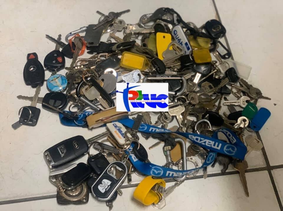 haiti_post's tweet photo. Flash: les clés de plus d’une cinquantaine de voitures sont déposées à Radio Television Caraibes. Elles ont été saisies à travers les rues dans le cadre du mouvement de protestation des policiers ce mercredi après midi . https://t.co/PI8N1jyByi