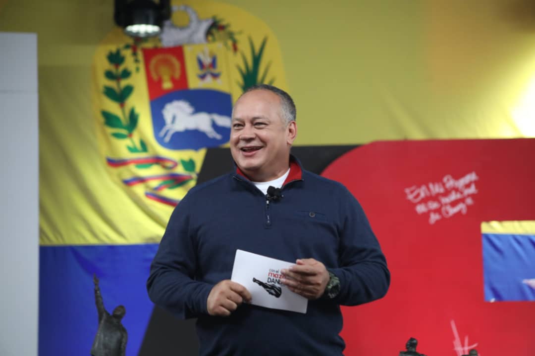 .<a href="/dcabellor/">Diosdado Cabello R</a>: Desde 2014 están ellos sancionando a Rosneft, y a su presidente. No han podido con Rosneft ni podrán, no han podido con Pdvsa ni podrán. #19Feb #ConChavezEnBatallaYVictoria youtu.be/0bOU_oXX73M