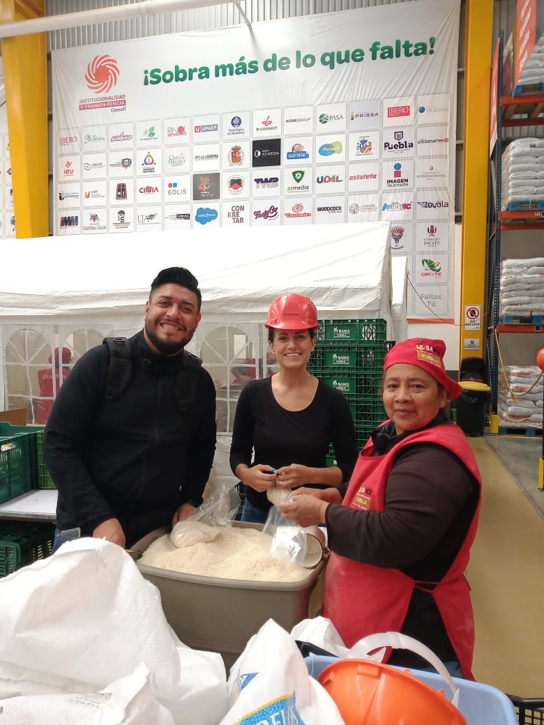 Banco de Alimentos Cáritas Puebla (@bamxpuebla) on Twitter photo Entrega y participación del equipo de <a href="/FlashOficialMX/">Flash México Oficial</a> en #voluntariado, juntos vamos por más familias sin hambre.
#FelizMiercoles
#ESR
#HambreCero Entrega y participación del equipo de <a href="/FlashOficialMX/">Flash México Oficial</a> en #voluntariado, juntos vamos por más familias sin hambre.
#FelizMiercoles
#ESR
#HambreCero