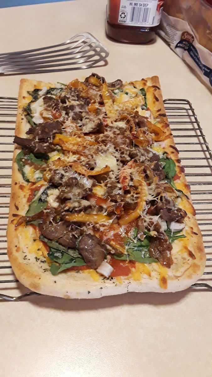 EarperFoodie's tweet image. When you don&apos;t have pizza dough, Afghan bread will do. #EarperFoodie #PizzaHack