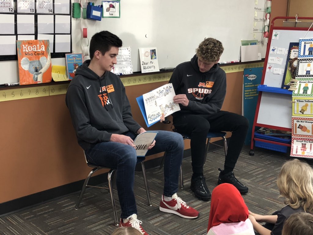 Christina Stoa tweet media