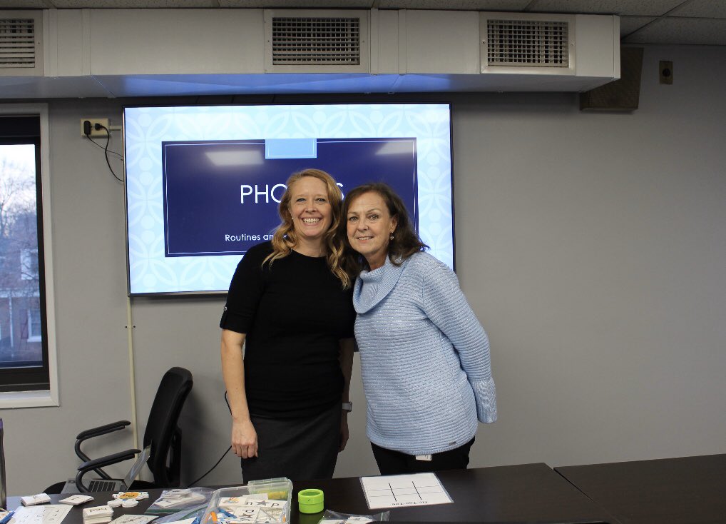 RooseveltSD89's tweet photo. “Who dares to teach must never cease to learn.” John Cotton Dana.
Our very own, Mrs. Bosse led a D89 Staff Academy on phonics instruction tonight. Ongoing teacher development leads to higher growth & achievement for our students. #D89AlwaysLearning https://t.co/iEw6IohbLZ