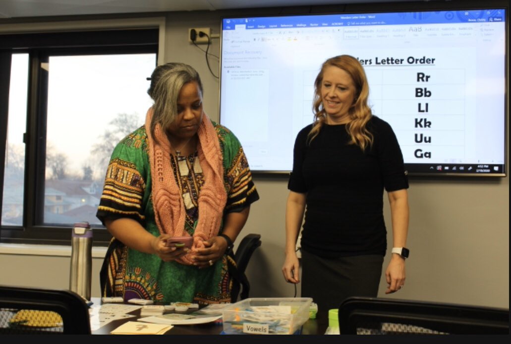 RooseveltSD89's tweet photo. “Who dares to teach must never cease to learn.” John Cotton Dana.
Our very own, Mrs. Bosse led a D89 Staff Academy on phonics instruction tonight. Ongoing teacher development leads to higher growth & achievement for our students. #D89AlwaysLearning https://t.co/iEw6IohbLZ