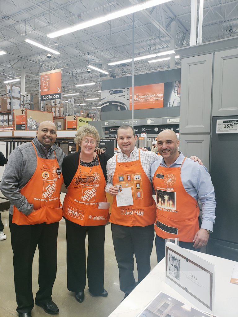 lra2881's tweet photo. What a great walk with @thdShannon! Very informative and we're happy to have met you! You have BLT #1964 commitment to continue to drive SERVICES on an even higher level for 2020!!  #letsgoteam
#wewillcrush
#oneteamonestore
#proandservicesunite
#teamBartlett
#Bagbysteam https://t.co/HVA1YzKQQF