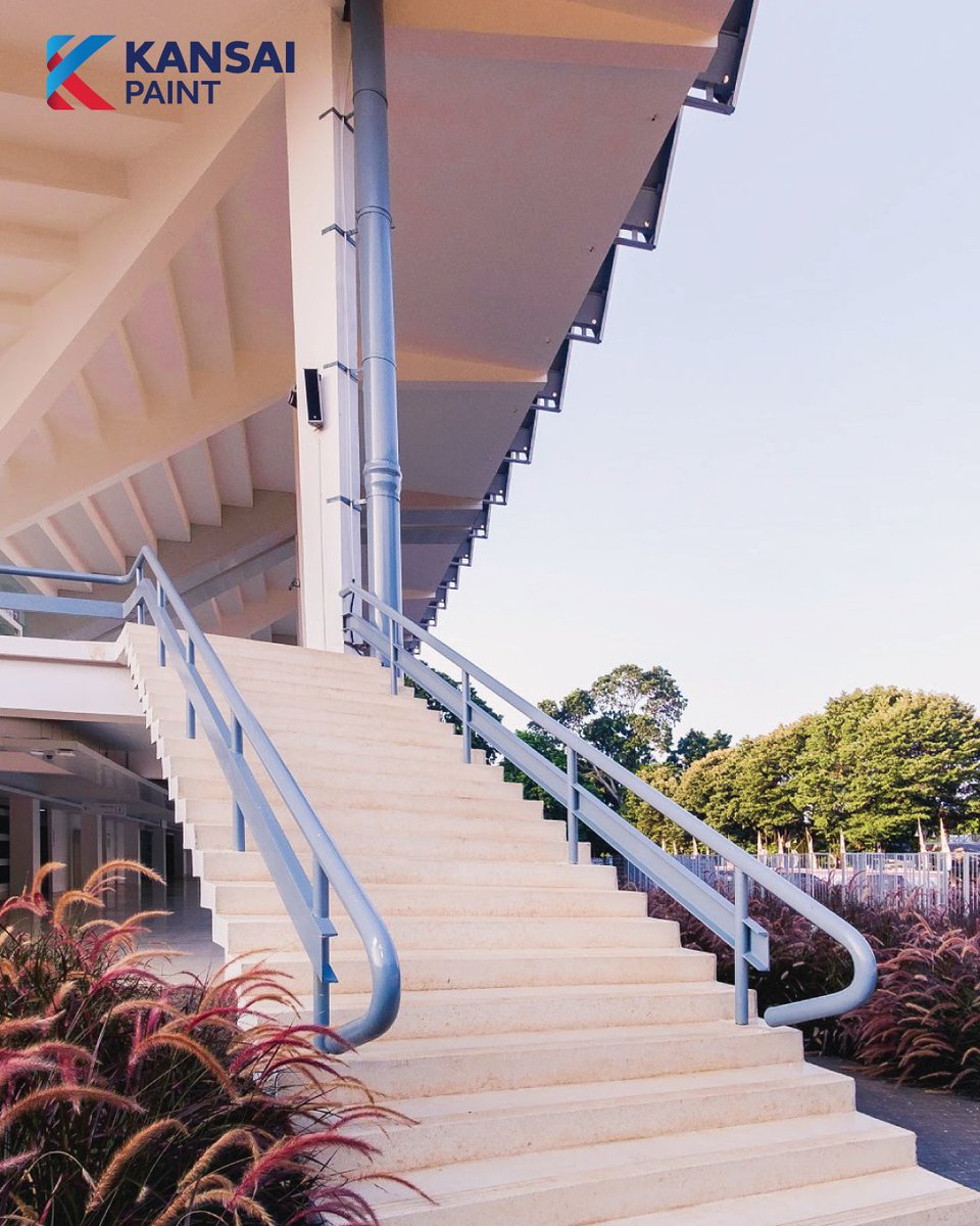 ColouringLifeID's tweet image. Sobat, pasti familiar kan dengan bangunan ini? Buat kamu yang sering ke Istora Senayan, kamu bisa lihat langsung hasil cat Kansai FTALIT pada beberapa eksterior seperti list pada tangga dan material besi lainnya.

Kalau kamu berfoto di tangga ini jangan lupa tag kami ya! 😉