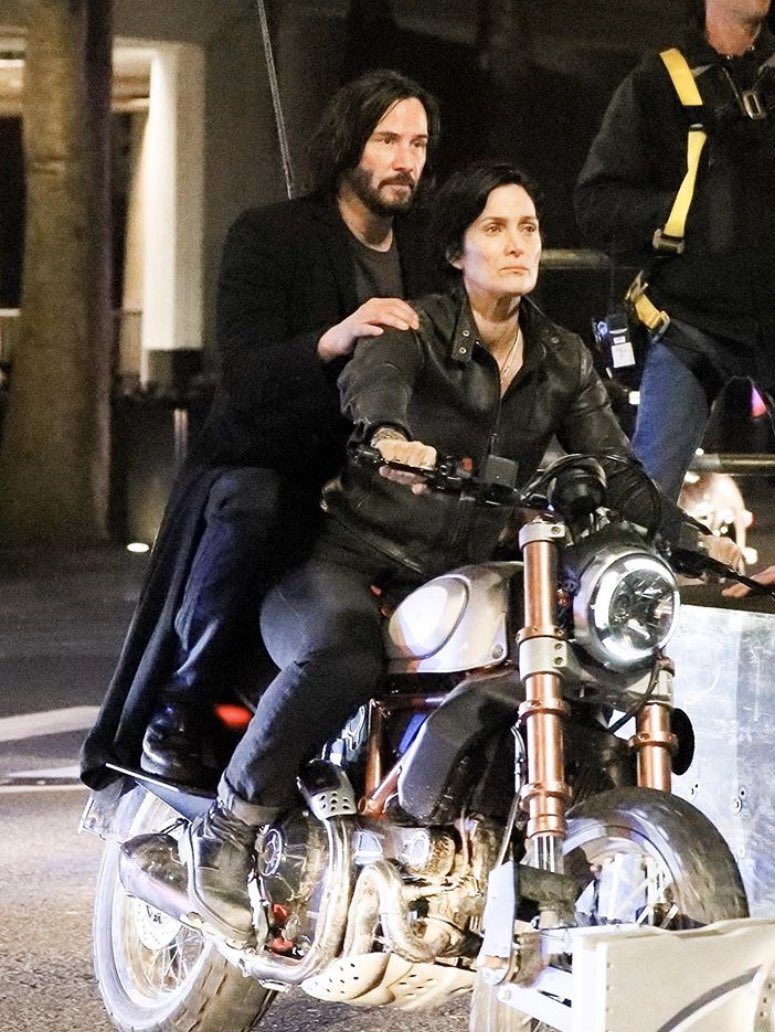 marchenajr's tweet image. #KeanuReeves y #CarrieAnneMoss en San Francisco filmando #Matrix3