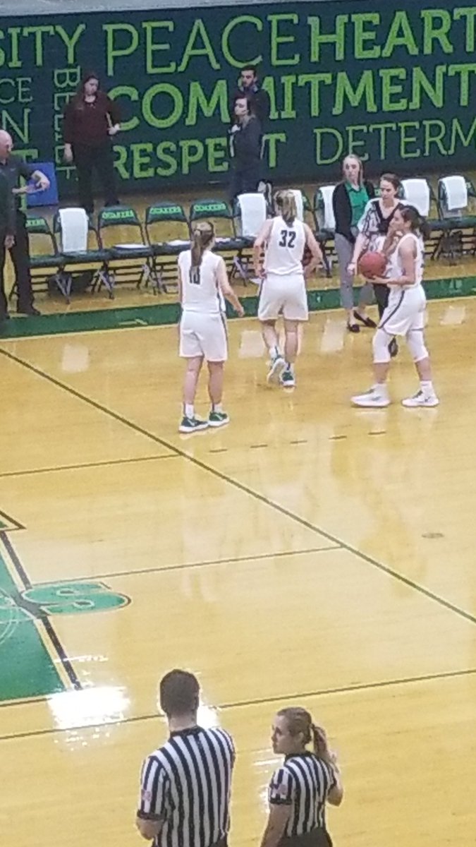 science7LC's tweet photo. Watching the Lady Quakers with our 6th grade Lady Mustangs! https://t.co/hPEu2YVoNi