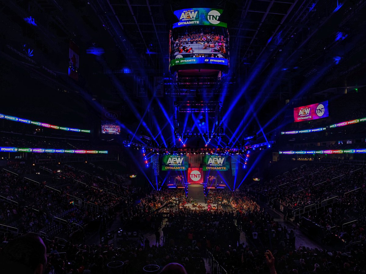 An absolutely amazing atmosphere at <a href="/StateFarmArena/">State Farm Arena</a> for @AEWrestling’s debut in Atlanta. 

#AEWDynamite