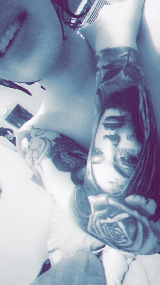 SarahpaulsonF's tweet photo. Am I aesthetic yet https://t.co/OIT1R3xZuh