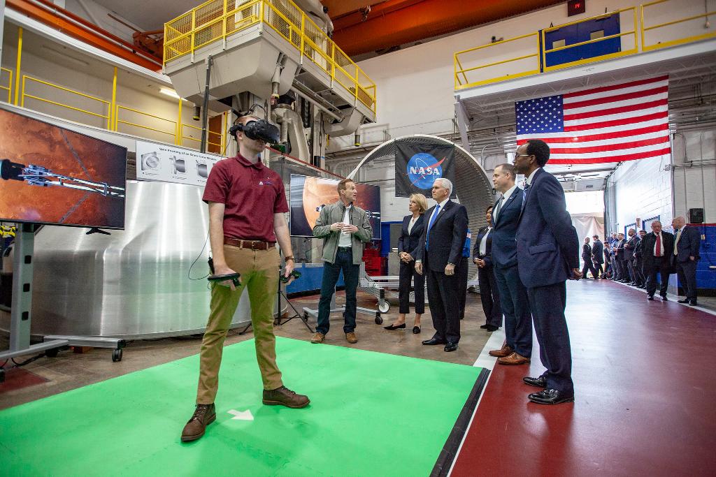 NASA's tweet photo. From Apollo to #Artemis, @NASA_Langley has been at the forefront of exploration. Today, @VP Pence &amp; Administrator @JimBridenstine celebrated the center's role in breaking barriers &amp; pushing the boundaries of what's possible.

🎥 https://t.co/4Q8pPm04S7
📰 https://t.co/Uey66s4W9N https://t.co/JB5V3nzkOK