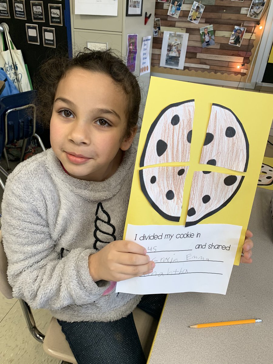 Nicky_Fields_'s tweet photo. Today Ss learned about fractions and fourths by creating 4 equal parts of their 🍪 to share with friends. It was a SWEET way to end the day! Thanks @Ms_Gross_ for the fun idea! #FieldsFabFirsties https://t.co/z9sEoJHwmz