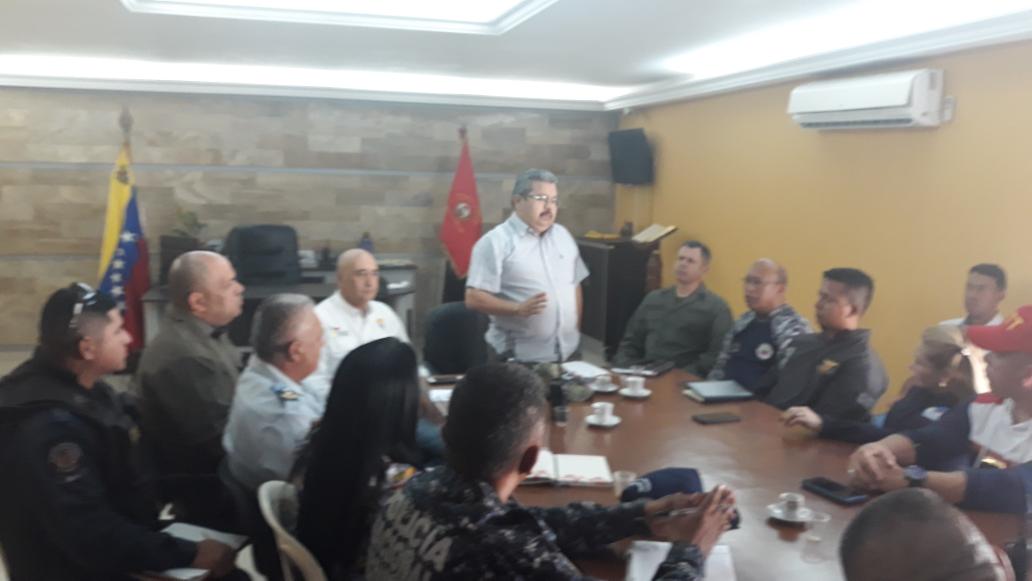 franklincicpc's tweet photo. ALCALDÍA DE CABIMAS/ SECRETARÍA DE SEGURIDAD CIUDADANA/ Desde la sede del 113 de la GNB nos encontramos en compañía del Alcalde @pedrokelsem y todos los organismos de Seguridad Ciudadana del Municipio, coordinando las acciones del operativo Carnavales Seguros 2020. https://t.co/kcShhMOZNb
