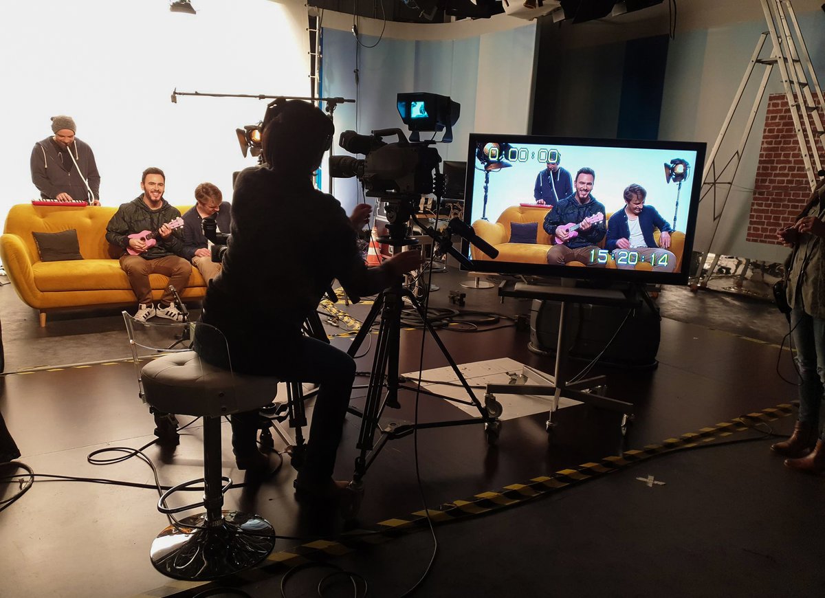 atlaskarma's tweet photo. Retrouvez nous très bientôt en interview sur France 3 Nord Pas-de-Calais avec une surprise en bonus!😁Merci à France Télévisions de nous avoir aussi bien accueilli par une équipe plus qu'adorable #showbusiness😄 #francetélévision #france3 #interview https://t.co/tBHPuwv1bc