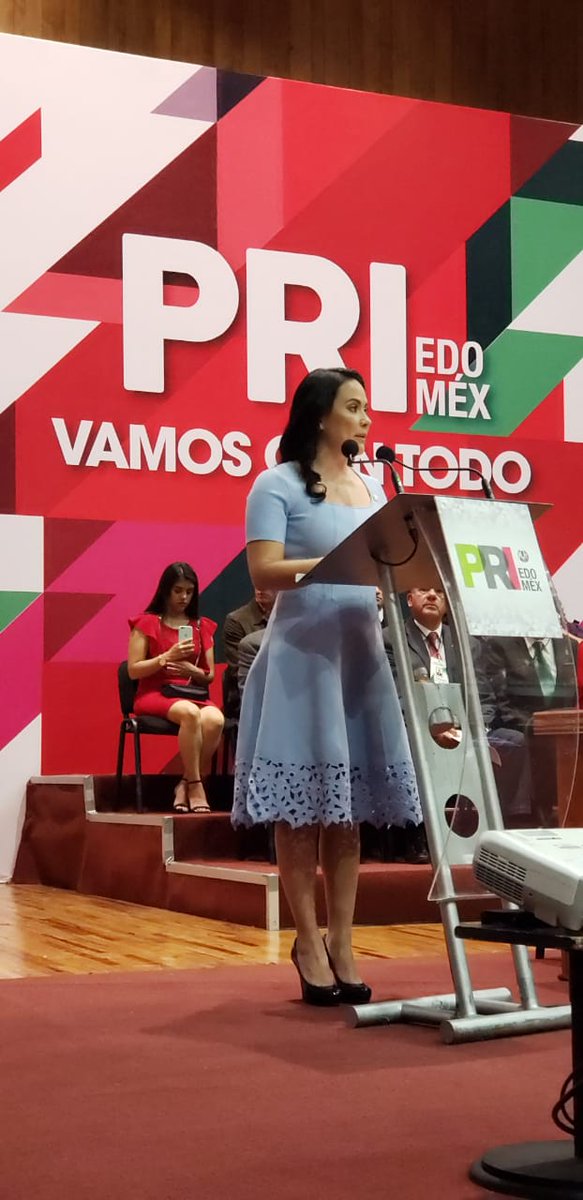 AlfredoIvan_Alv's tweet photo. #VamosConTodo
En el @PRI_EDOMEX en cada seccional, por cada mujer, hombre y sus jóvenes.
Levantemos la cabeza y salgamos ganar este 2021.
@AlejandraDMV
@JP_EdoMexico #ImpulsandoLiderazgos https://t.co/nmuzkKt7zh