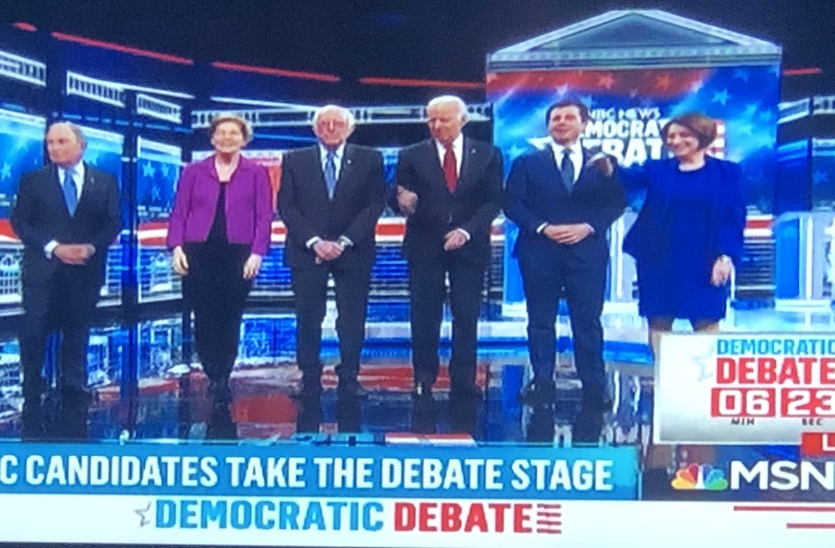 All the prep money can buy can’t make you stand close to the cool kids #DemDebate