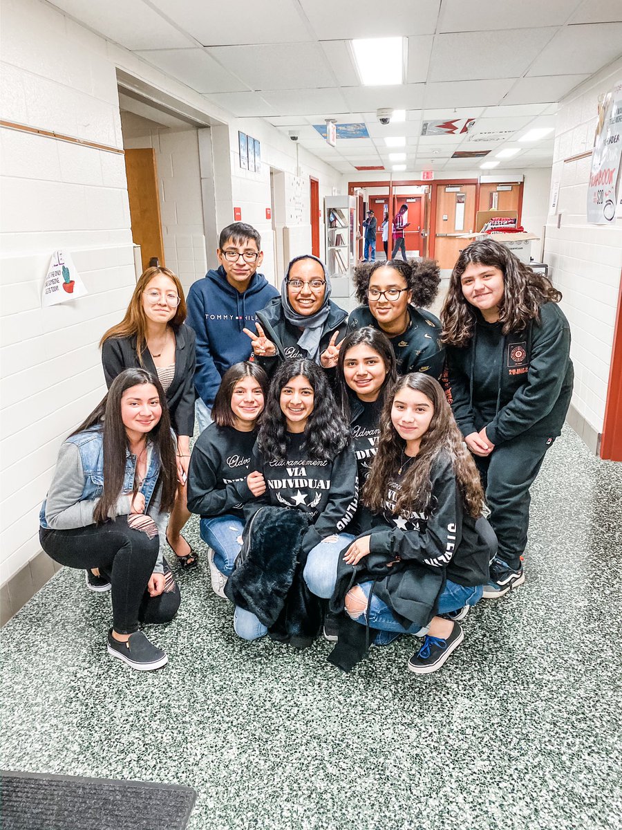 SterlingMiddle1's tweet image. Parent Expo Night, meeting the families of our newest family members! The Amazing Race was a fun addition! Thank you @Sharma_Mercer for the fun idea! @PrincipalMizell @ForestGroveES @GuilfordEle @SterlingElem @RRD_LCPS @SullyES_LCPS @STM_AVID #supportiveparents