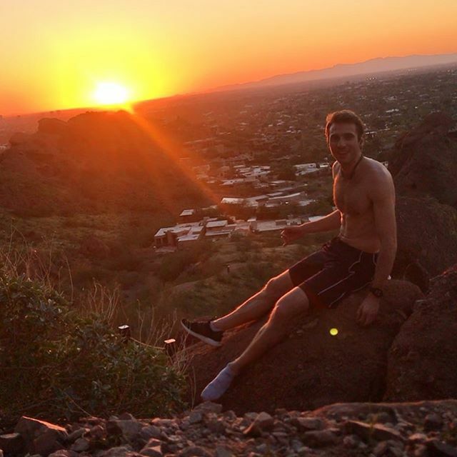 800RunningPR's tweet image. When life gives you a mountain, run it...or get tired halfway, stop, and take a pic so people know it happened 🏔 
#run #mountain #imoutofshape #trail ift.tt/38J9hVh