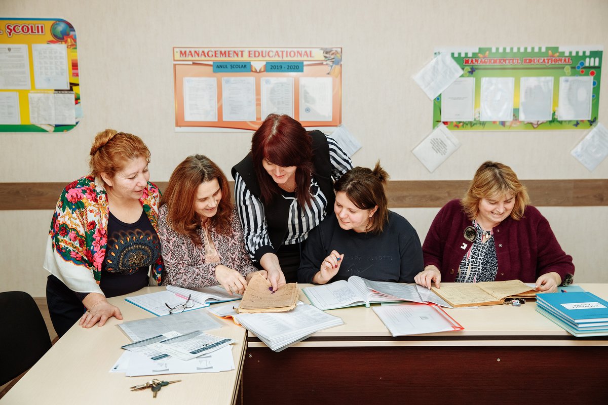 UNDPMoldova's tweet photo. Today #Moldova is reviewed at #CEDAW75. UNDP, as part of @UNMoldova country team, recommends to exclude the incompatibility provision related to locally elected officials.
Now, given the extremely low salary of local councillors, women generally decide to keep their primary job. https://t.co/AvHsfZyXlR